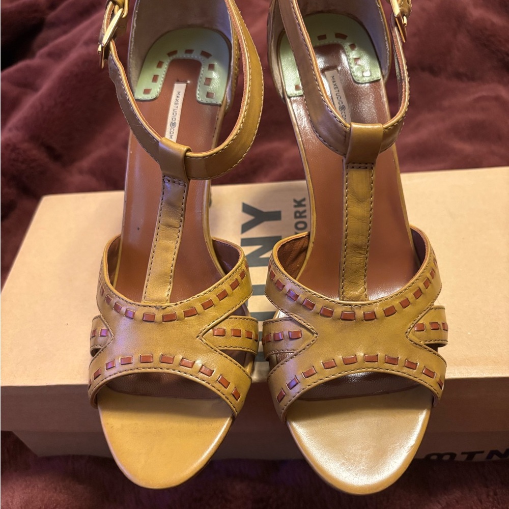 Max Studio Open Toe Leather Pump. Size 6 1/2
